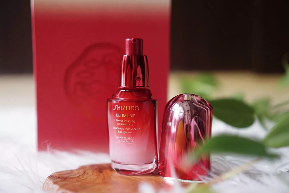 На фото Shiseido Ultimune Power Infusing Concentrate