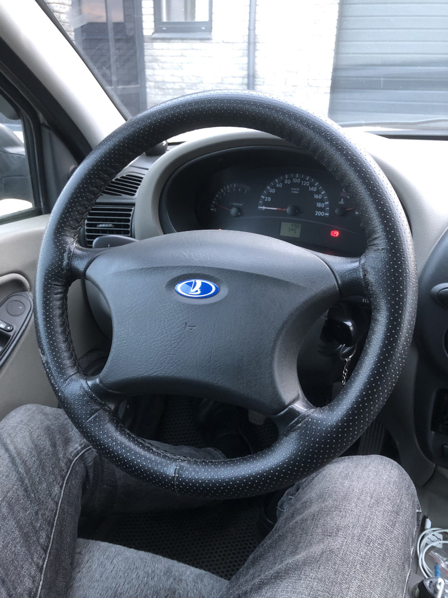 Руль в оплетке прошитой, снимать пока не стал