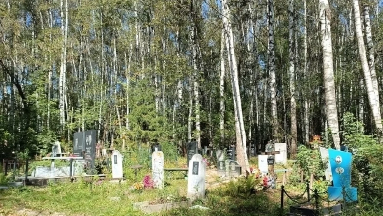 
Строительство второй очереди Ново-Стригинского кладбища началось в Нижнем Новгороде. Об этом сообщил глава МКУ «ГлавУКС» Сергей Разживин в ходе заседания комиссии Гордумы по развитию города, строительству и архитектуре. 
Согласно информации, соответствующий контракт был заключен в сентябре. Подрядчик уже вышел на площадку и приступил к работам.

Как сообщалось ранее, Ново-Стригинское кладбище, Сортировочное, «Березовая роща» и «Комарово» в Нижнем Новгороде будут расширены на 32 га.