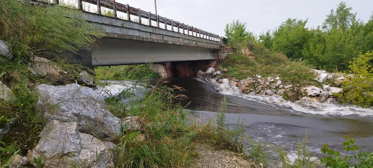 Вода в реке поднялась