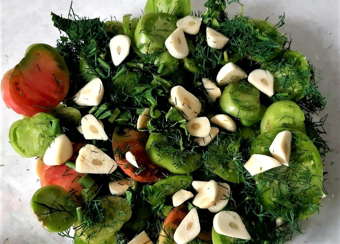    Салат (закуска) из зеленых помидоров