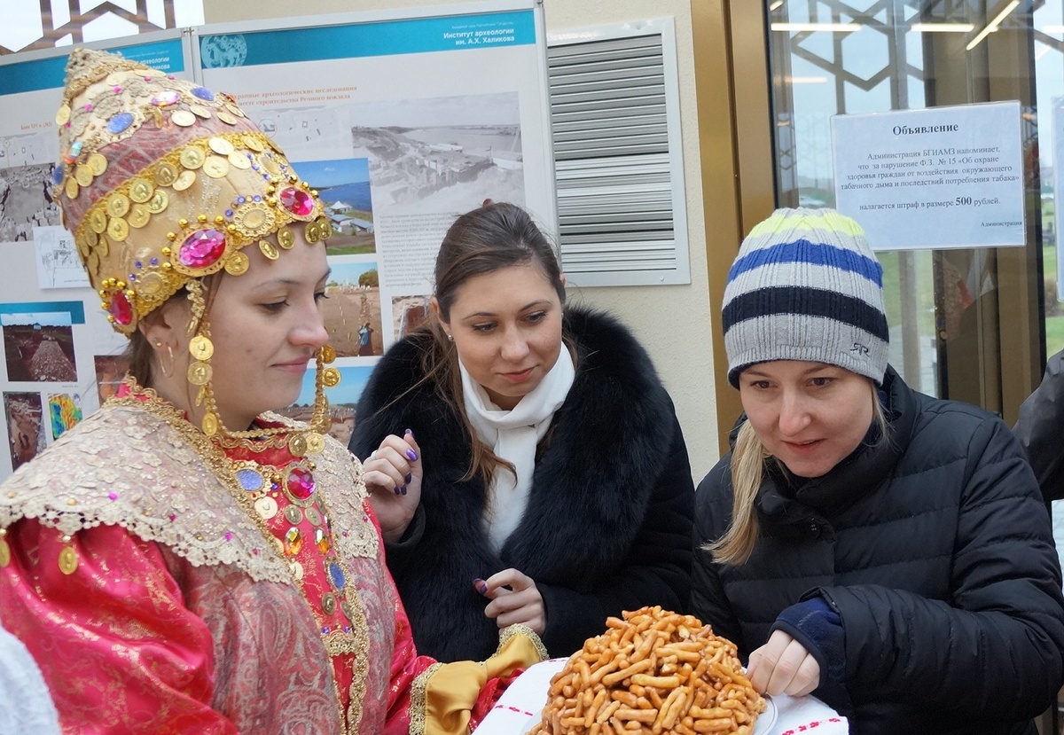 Нас угощают чак чаком в Булгаре