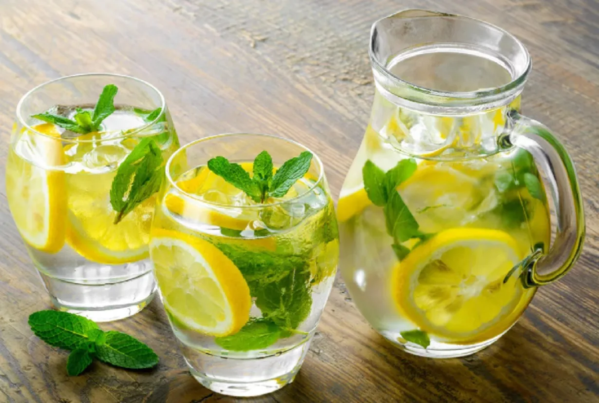 вода с лимоном