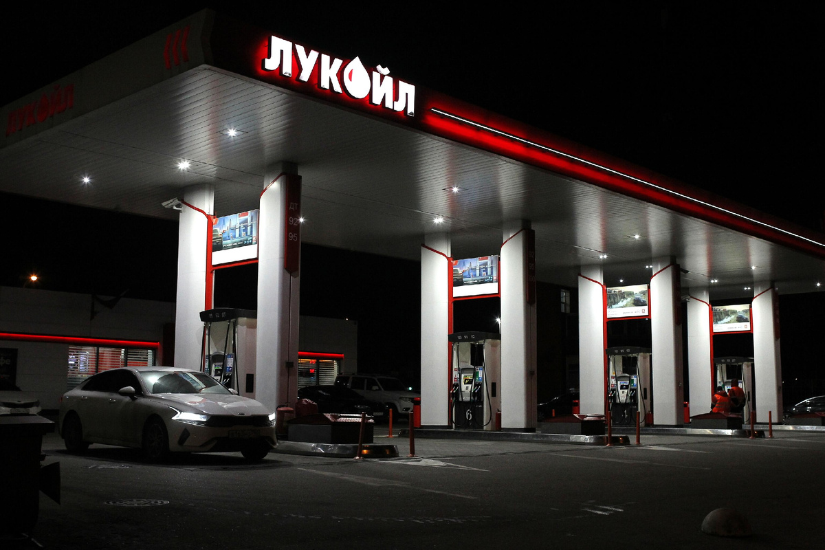 Заправочная станция сети "Лукойл" © Sputnik/Мария Девахина