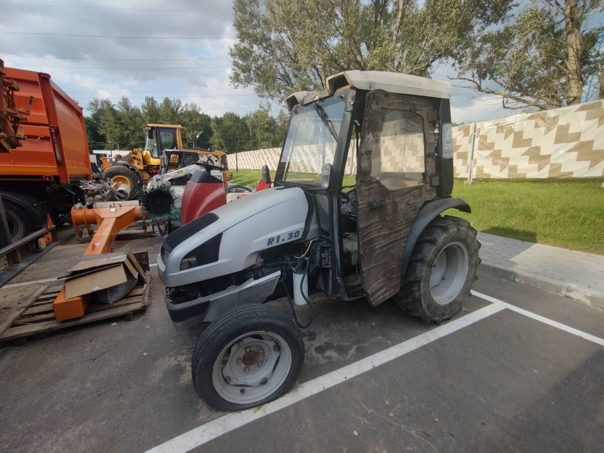Трактор Lamborghini R1.30