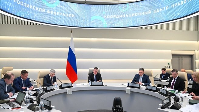 Дмитрий Патрушев обсудил с представителями федеральных органов власти и отраслевого сообщества темпы строительства рыбопромыслового флота / Фото: Правительство РФ  📷
