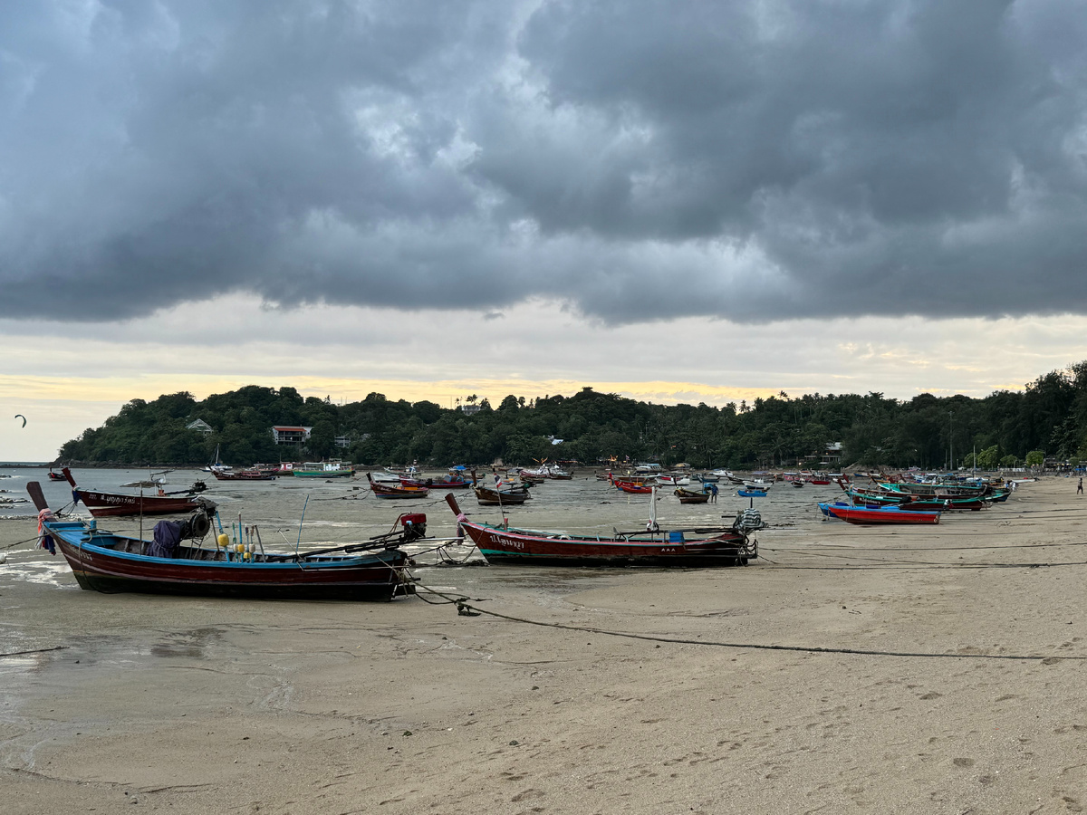 А это уже Равайи, где плавать не получится