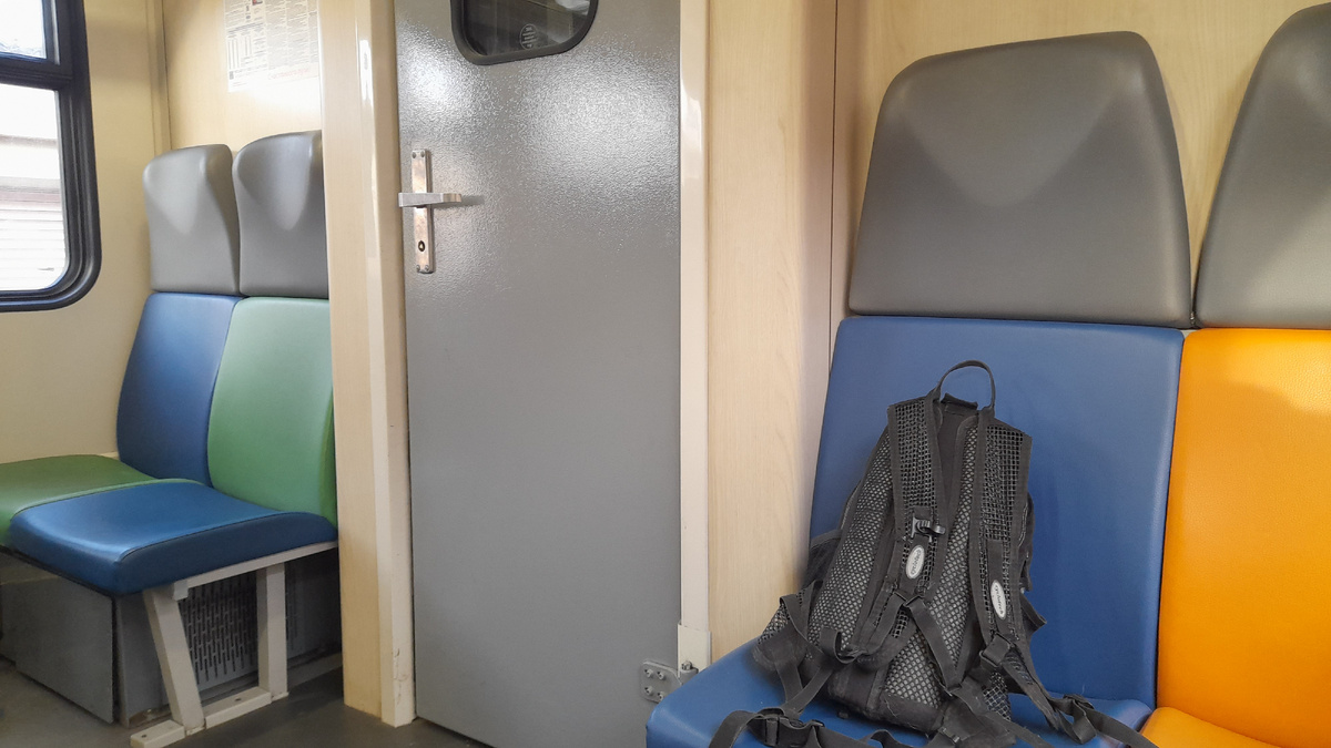 Весёлый разноцветный вагончик