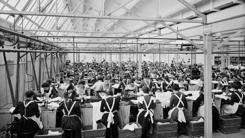 Из нашей публикации вы узнаете больше об этой ткани и о том, что за изделия можно создавать на ее основе. Приятного чтения!
