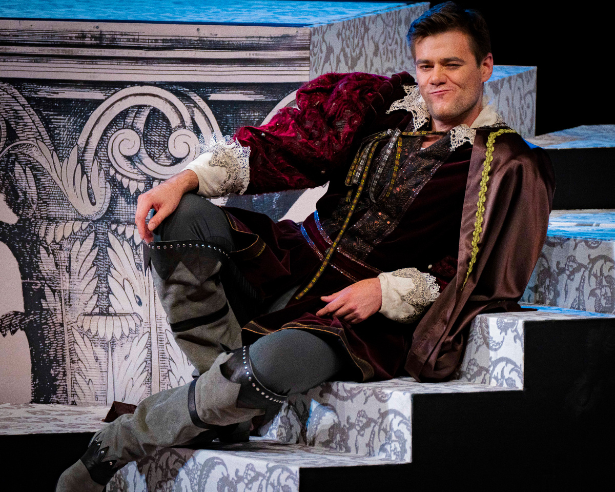 Фото Александра Беланова - фотохудожника Театра сатиры.