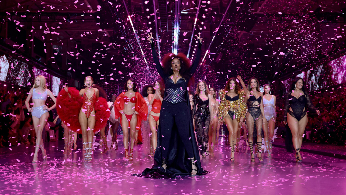 Показ Victoria's Secret 2024