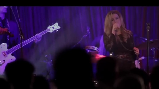 Lisa Marie Presley - Sticks & Stones (Live)