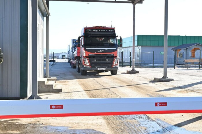  На новый ТЛК пошли большегрузы / Фото: телеграм-канал Алексея Цыденова