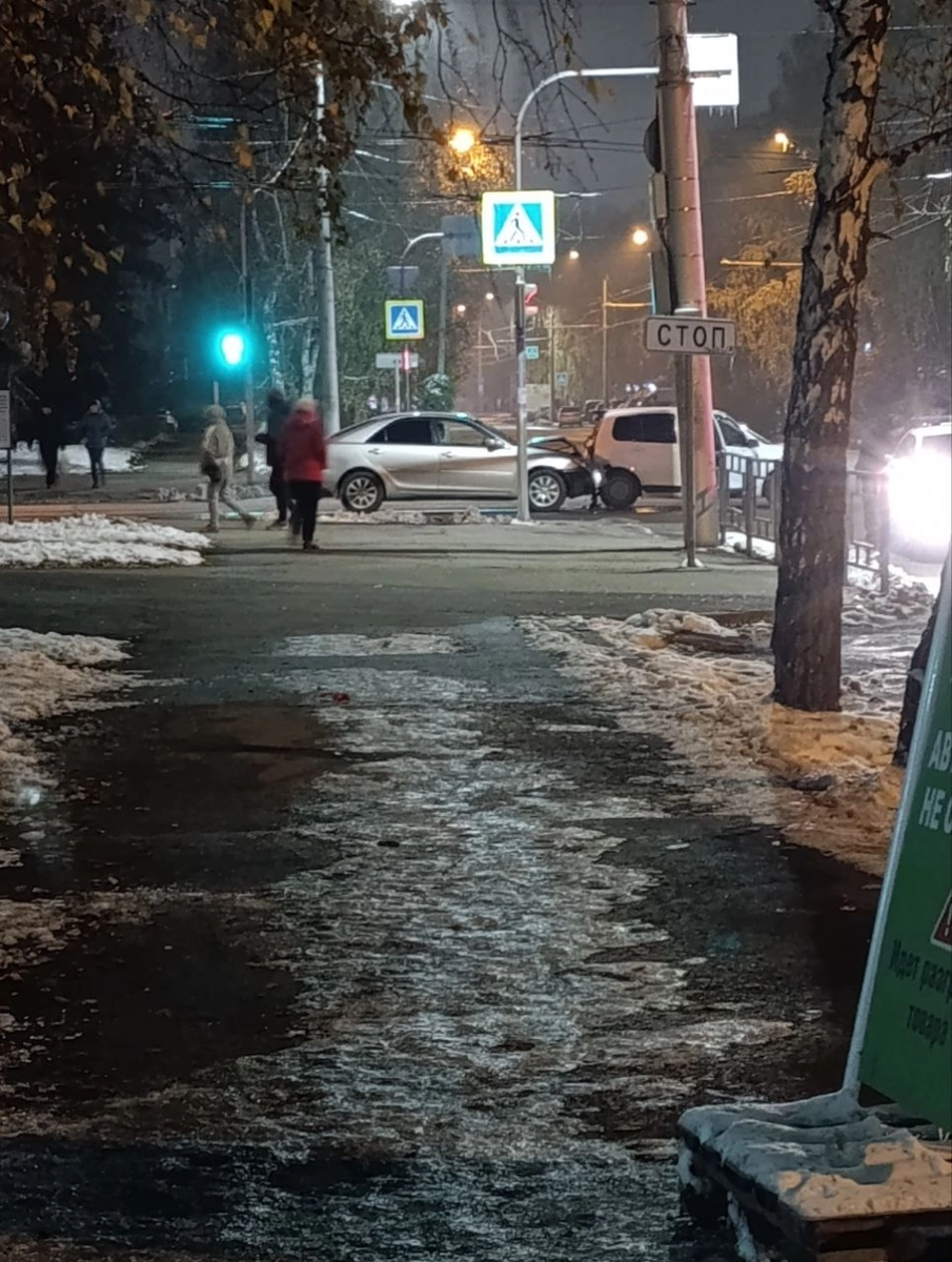    ДТП в Барнауле. Источник: "Инцидент Барнаул"