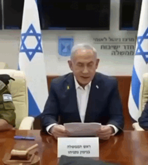    Волнение Нетаньяху было понятно уже тогда. На карту поставлено слишком много. Но, видимо, Тель-Авиву казалось, что "большой брат" подстрахует. Оказалось, нет. И у Сергея Колясникова (Zergulio) есть версия на этот счёт. В его распоряжении оказалась карта ударов по израильским целям: