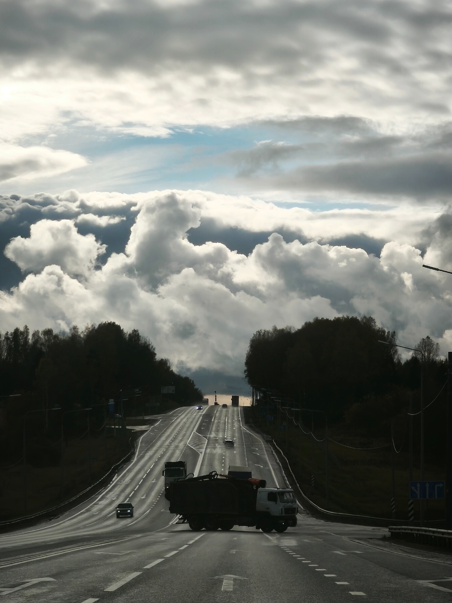 Красивый кадр в дороге поймала