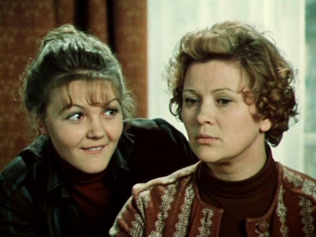 Кадр из фильма «По семейным обстоятельствам» (1977). Скриншот.