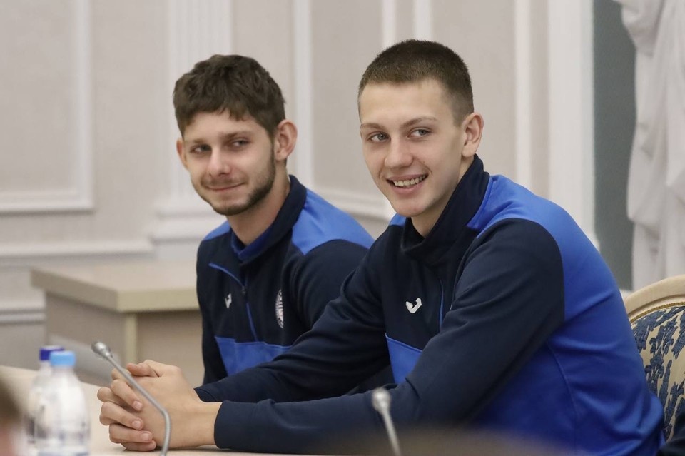    Губернатор встретился с ульяновской хоккейной «Волгой» и её новым директором | ФОТО: телеграм-канал Алексея Русских