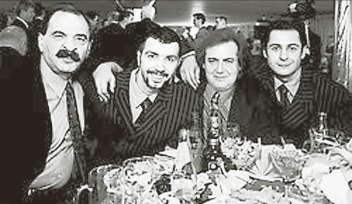 * Вся компашка без исключений. Слева направо: Илья Олейников, Денис Клявер, Юрий Стоянови Станислав Костюшкин. Снимок позаимствован с сайта интернет-издания "Аргументы и факты".