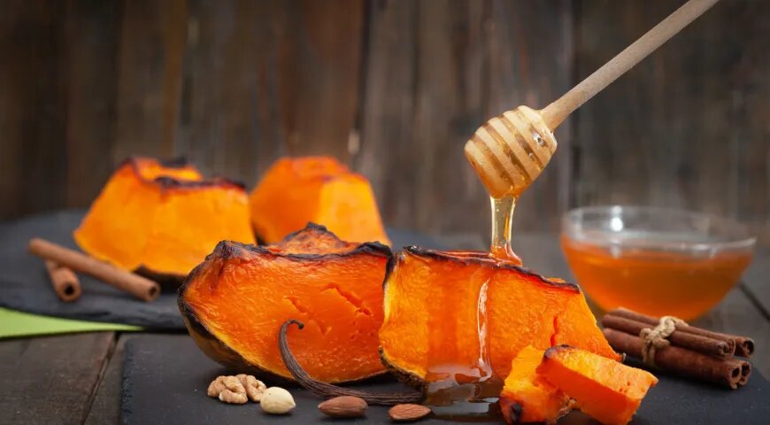   Тыква с медом и орехами (Shutterstock/FOTODOM)