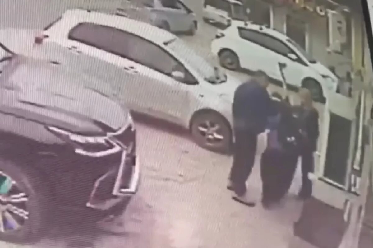    Водитель «Лексуса» ударил школьника из-за цвета одежды в Якутске