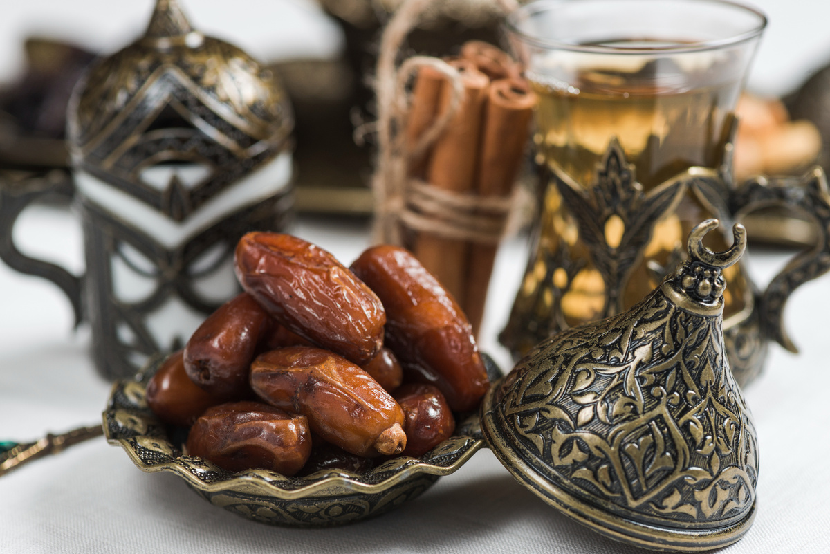 Фото: https://ru.freepik.com/free-photo/ramadan-concept-with-dates_2020469.htm#fromView=search&page=2&position=28&uuid=07089b50-c7e9-4bbc-81b2-9751f56ff75f