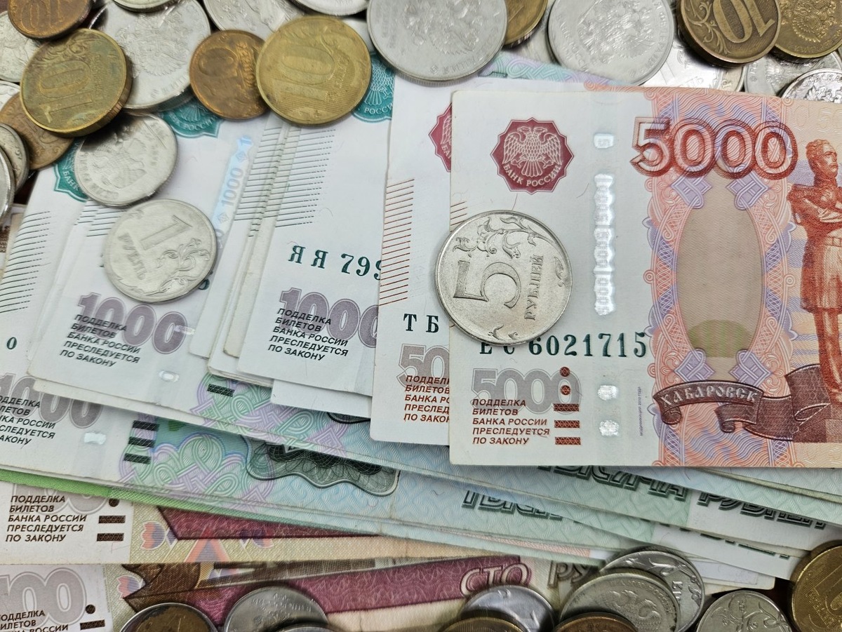    ВТБ посчитал, сколько средств россияне хранят на вкладах