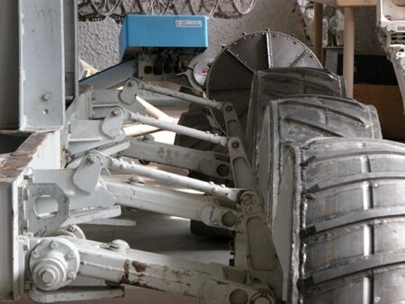 Один из вариантов мягкой подвески планетохода.