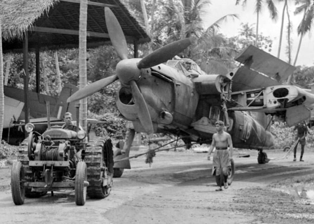 Roadless Fordson N Half-Track Tractor в Индии, 1944 год.