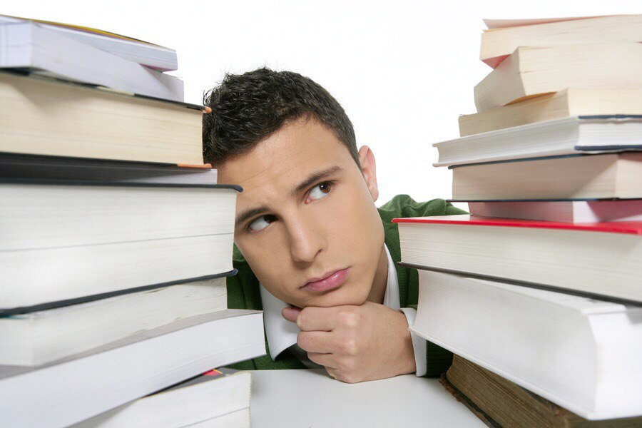 Студент-документовед размышляет над вопросом "Как бы мне заработать побольше денег?"