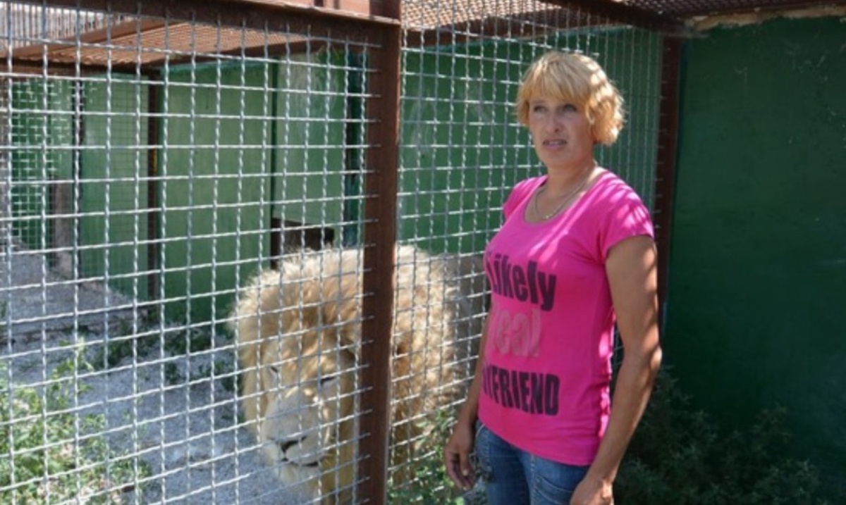 Леокадия и один из её подопечных. Фото: соцсети.