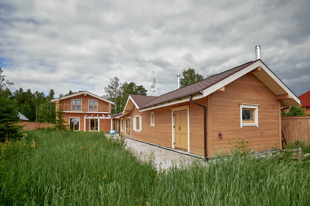 Дом и баня с летней кухней, построенные строительной компанией Горница в Тюмени