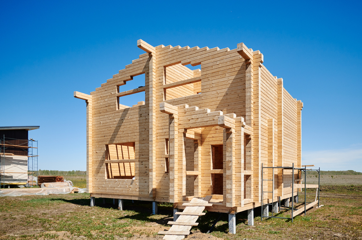 Процесс стройки двухэтажного дома из бруса камерной сушки от компании "Горница"