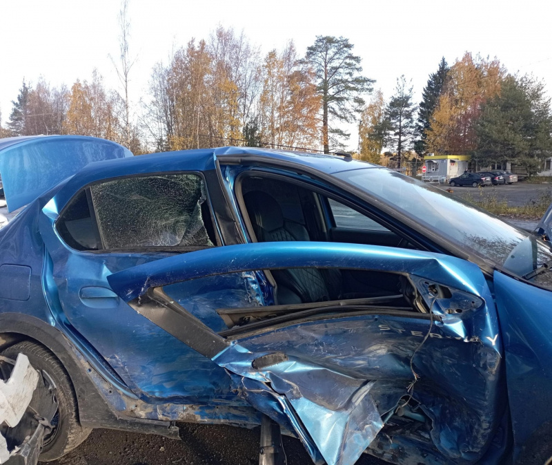    Авария с тремя пострадавшими произошла на въезде в ПетрозаводскГаи Петрозаводска