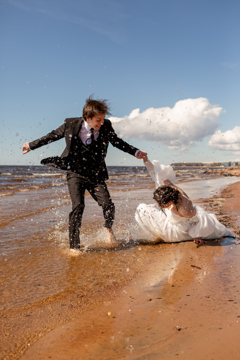 Все знают про падающие кольца, но что там насчёт падающих невест?