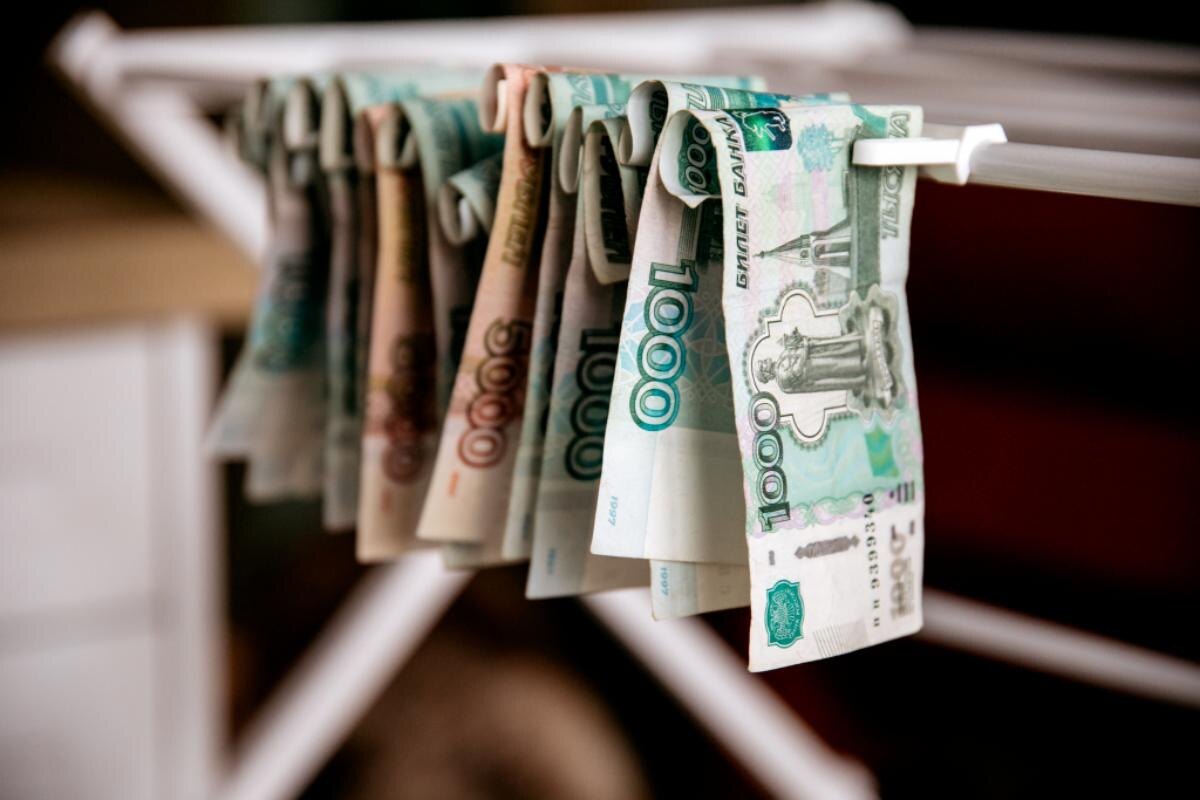    Сургутская семья получила по наследству алименты