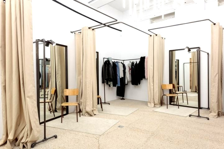 Высокая примерочная из труб