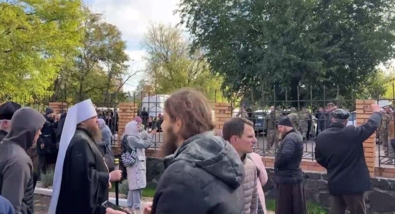    Верующие УПЦ отстояли собор в Черкассах от вооружённого набега украинских бандитов из ПЦУ