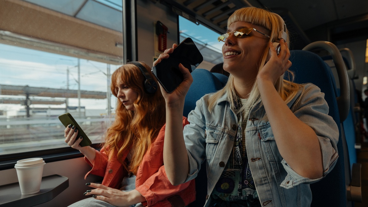 Чтобы оставаться на связи в любой точке России, подключите сим-карту Мотив и тарифный план «Свой Тариф»: