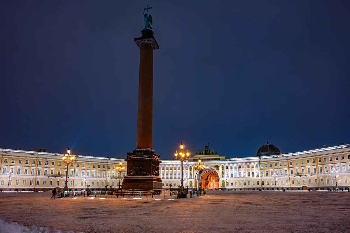 Дворцовая площадь в Санкт-Петербурге.