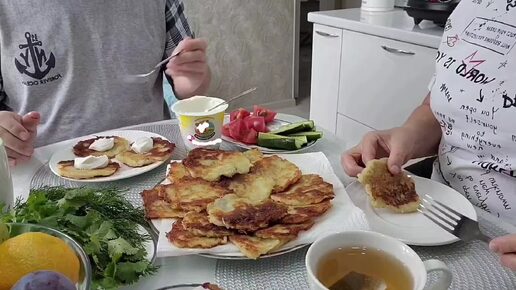 Целый таз драников/ Мой сад цветёт даже в октябре.