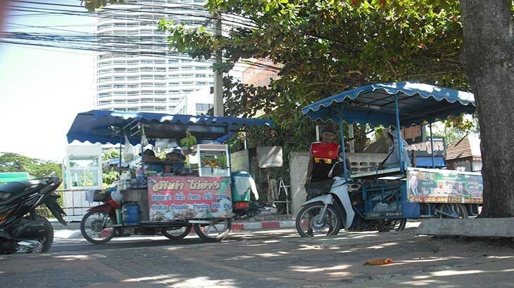 Общественный транспорт тук-тук. 