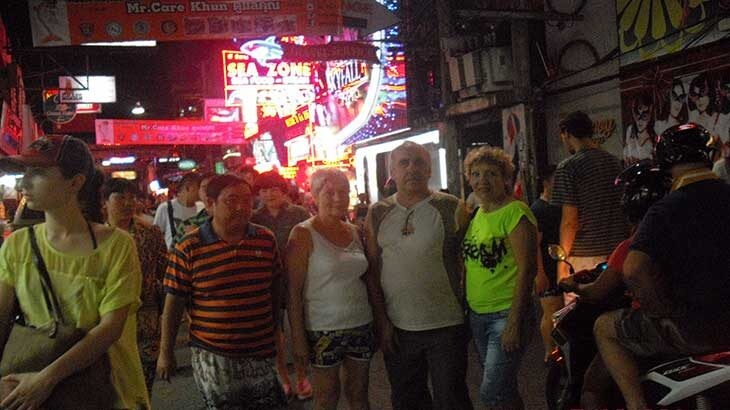 Улица Walking Street. 