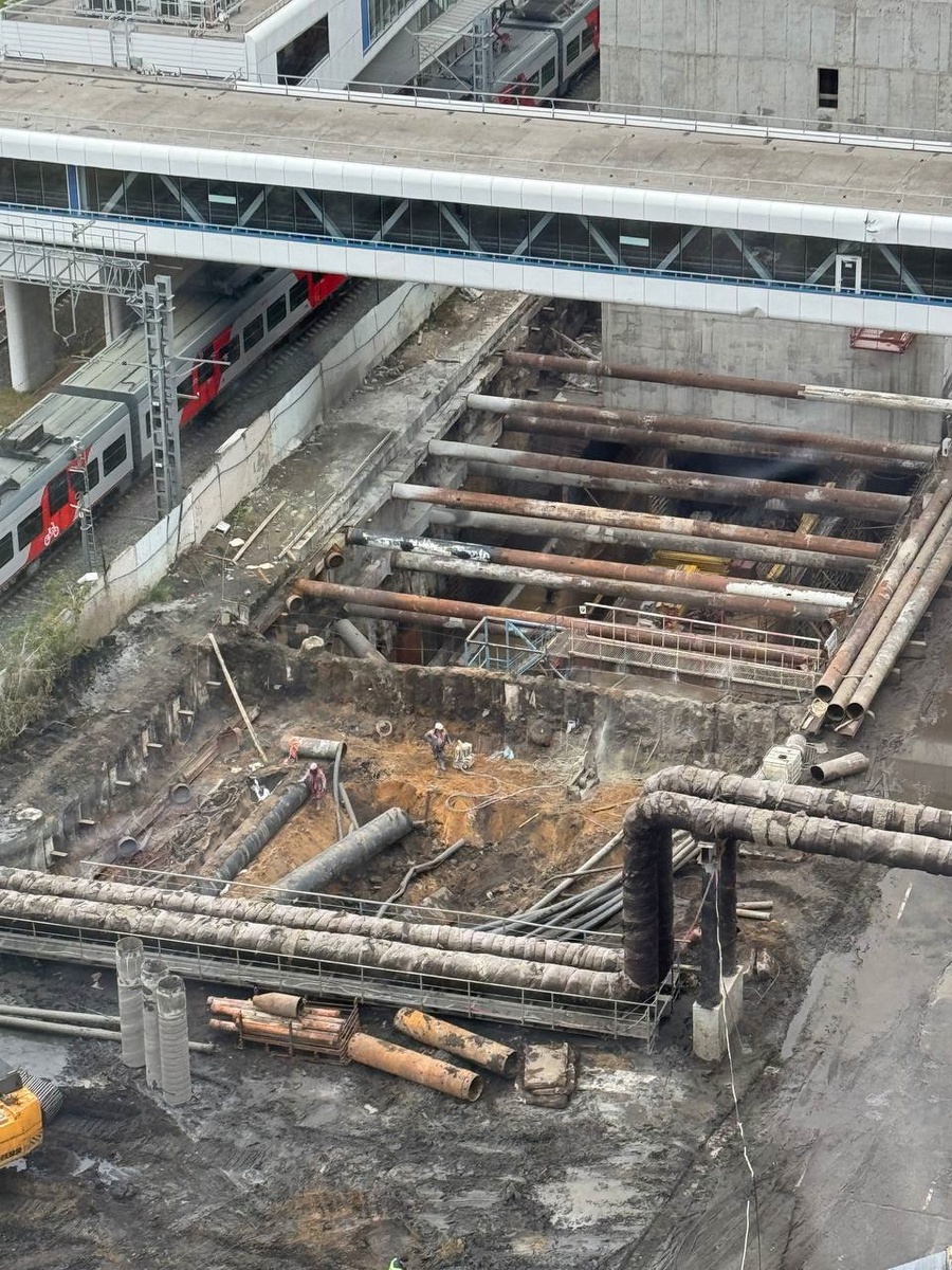 📷 1.1: Началось раскрытие первого участка оборотных тупиков за станцией.