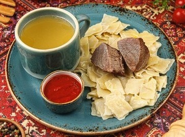 Фото из открытых источников. Наш хинкал выглядел попроще, но фотографировать было некогда - хотели есть. 