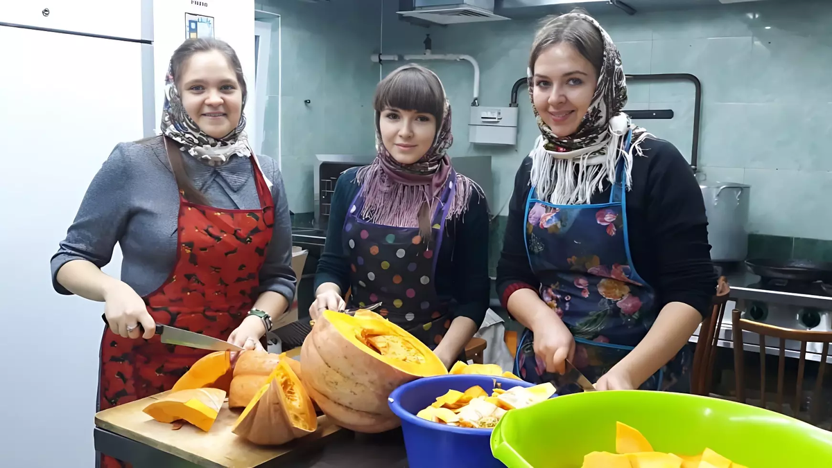 Трудники в Свято-Троицком Серафимо-Дивеевском монастыре. Фото: diveevo-monastyr.ru