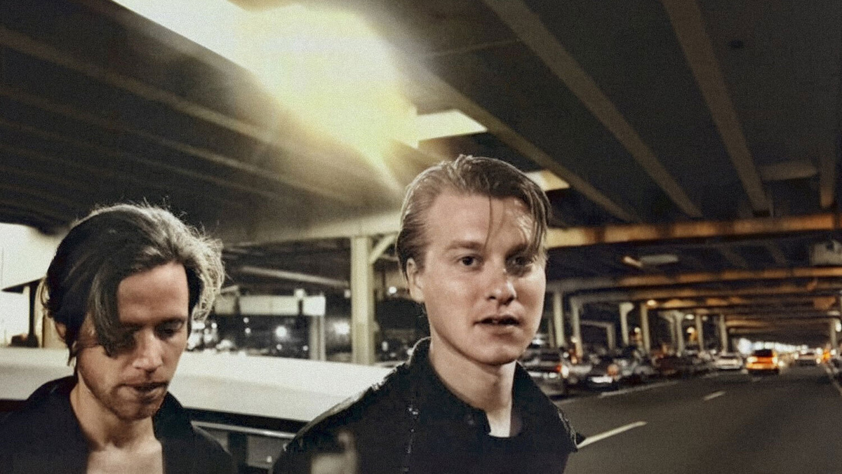    Группа Blue Foundation   
bluefoundationofficial.com