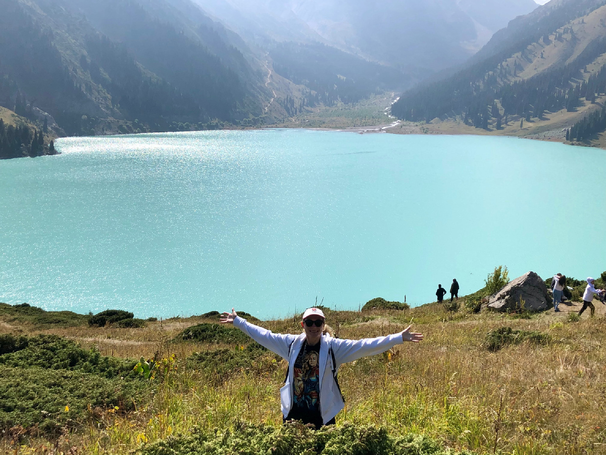 На спуске к озеру.