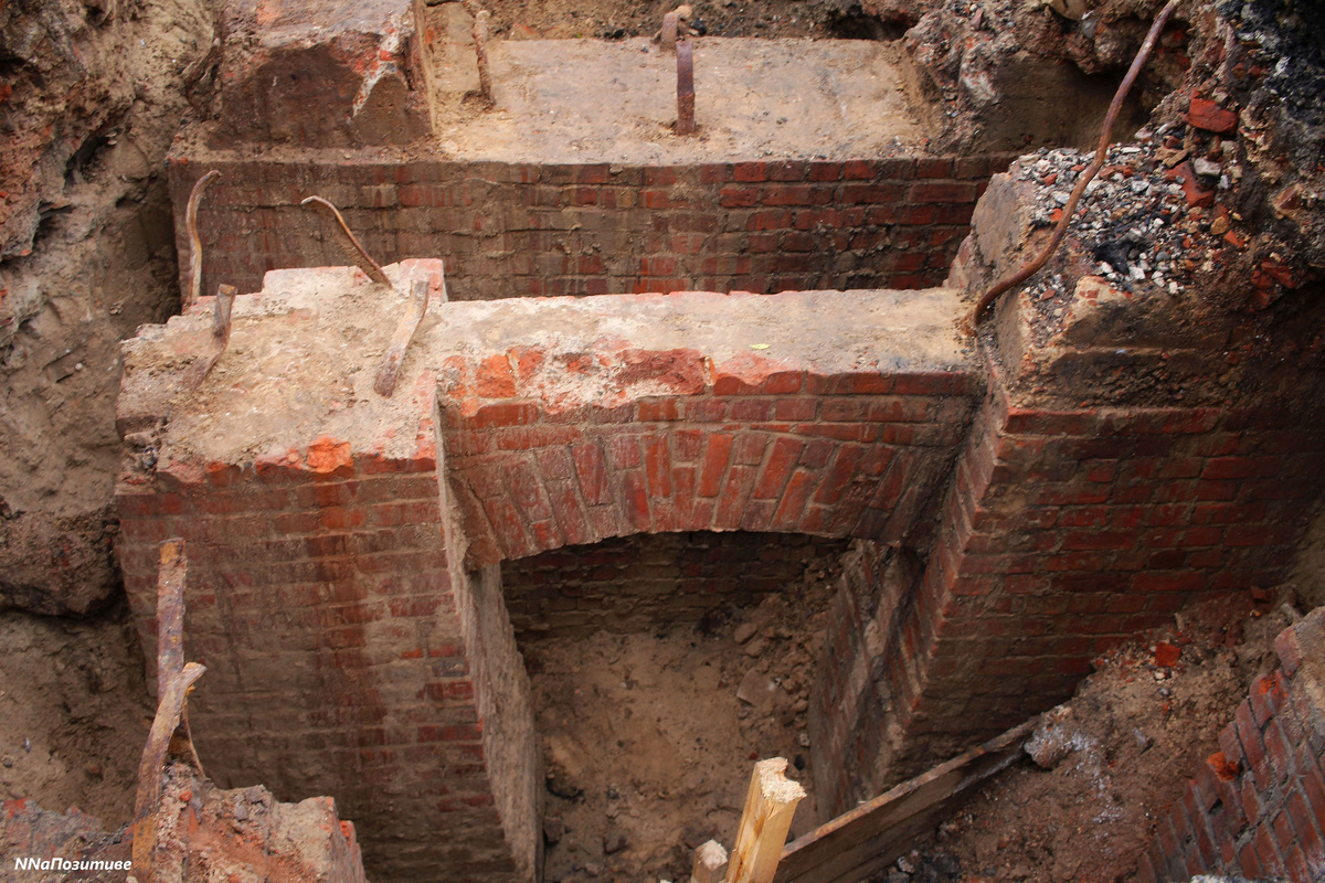 Фундамент арки XIX века