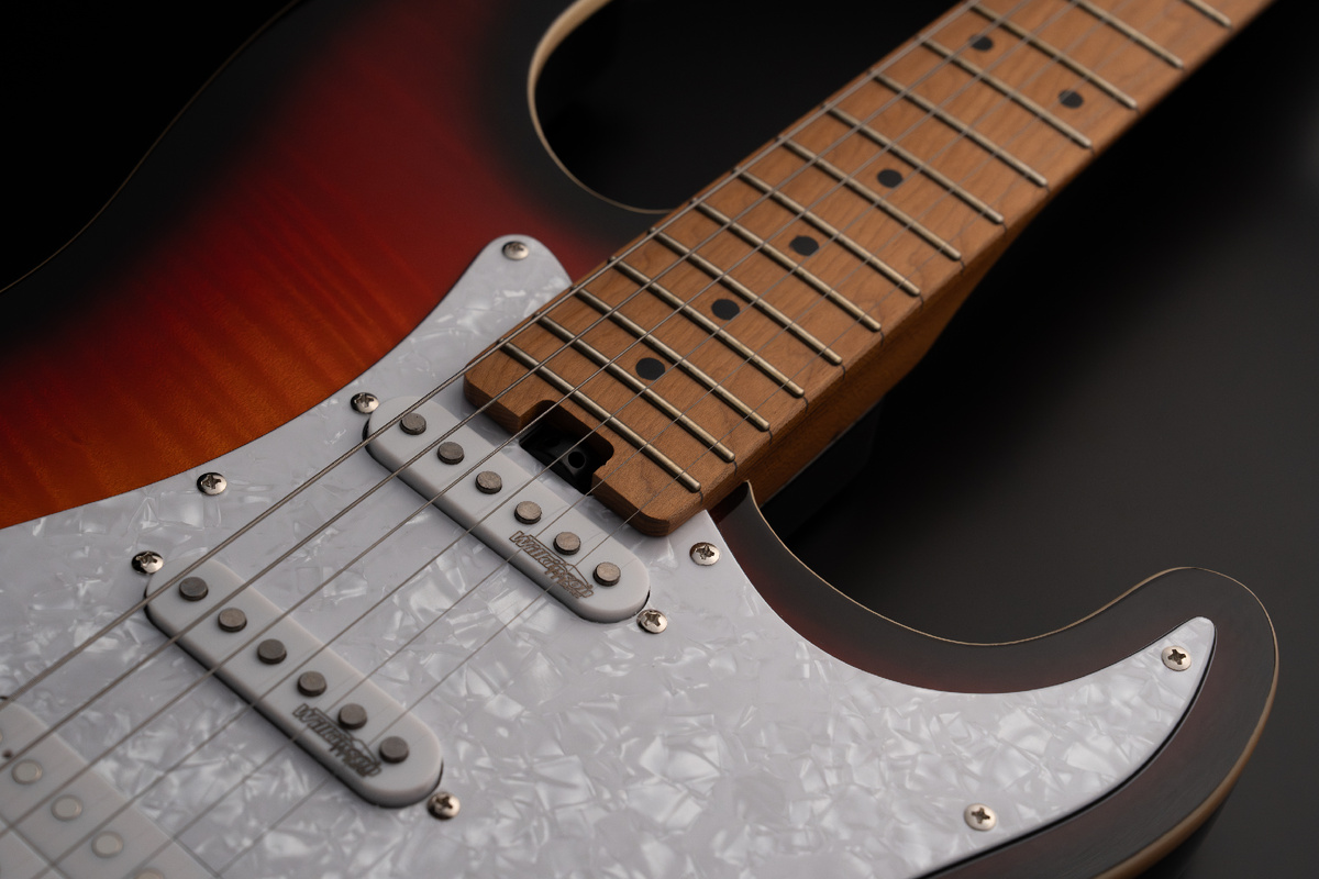 Два сингла Wilkinson на электрогитаре Aion H-10 dark brown burst